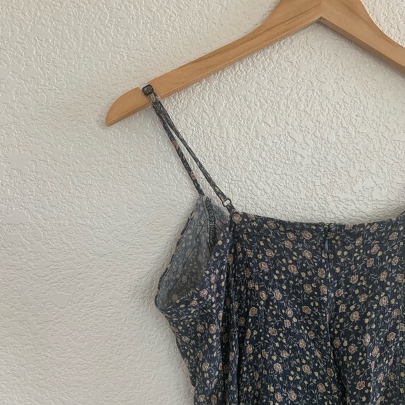 American Eagle | floral romper spaghetti strap shorts size medium - Picture 8 of 8